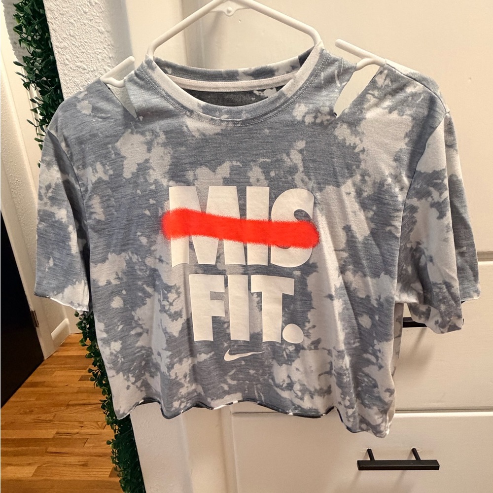 Nike Icon Clash  Gray and White Tie-Dye MISFIT Crop Top T-Shirt BV5116-010